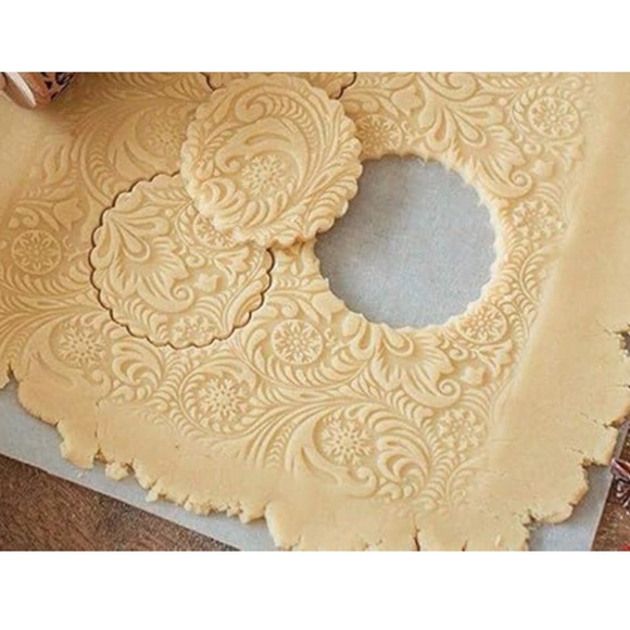 New Paisley Embossed Wooden Rolling Pin - Picture 1 of 4